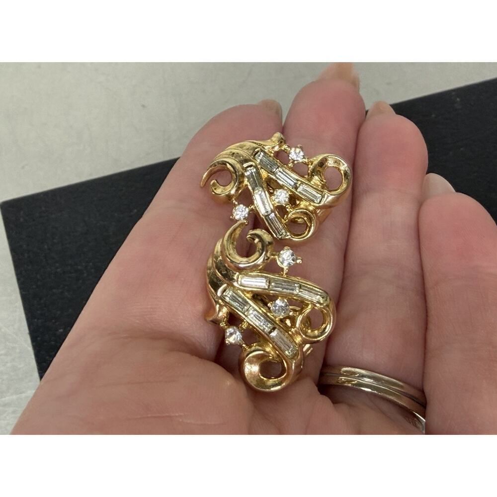 Vintage Trifari Clear Rhinestones Ribbon Design Hollywood Glam Clip On Earrings